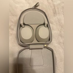 Sony WH-1000XM5 Wirelessnoise-canceling headphones model:WH1000XM5/S sku:6505728